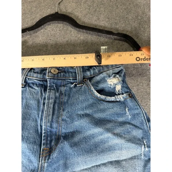 Abercrombie Fitch Shorts 4 Medium Wash Denim Distressed Curve Love Mom Shorts - Picture 3 of 8